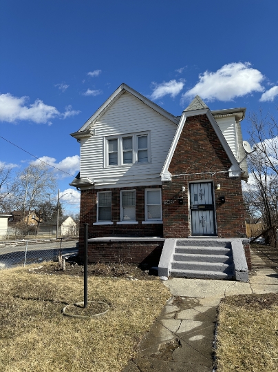 13422 Robson Street, Upper